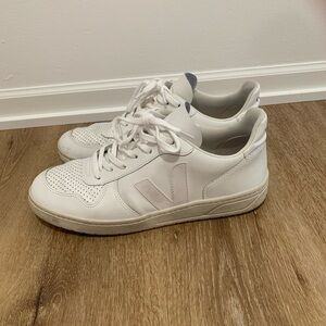 Men’s Veja Sneaker - Size 11